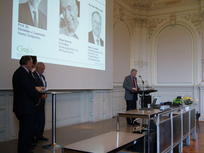 Foto von Prof. Dr. Christian Leumann während eines Referats