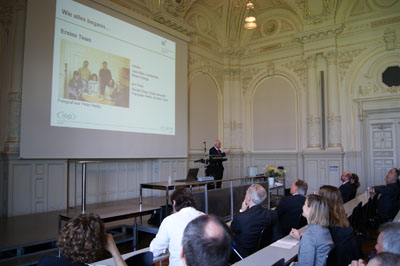 Foto von Prof. Dr. Norbert Thom während eines Referats